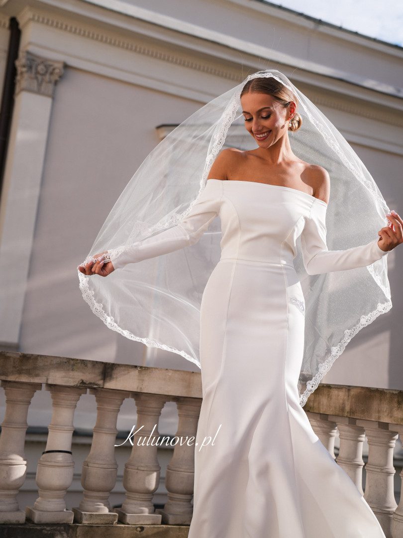 Spanish medium length veil with lace edges - Kulunove image 3