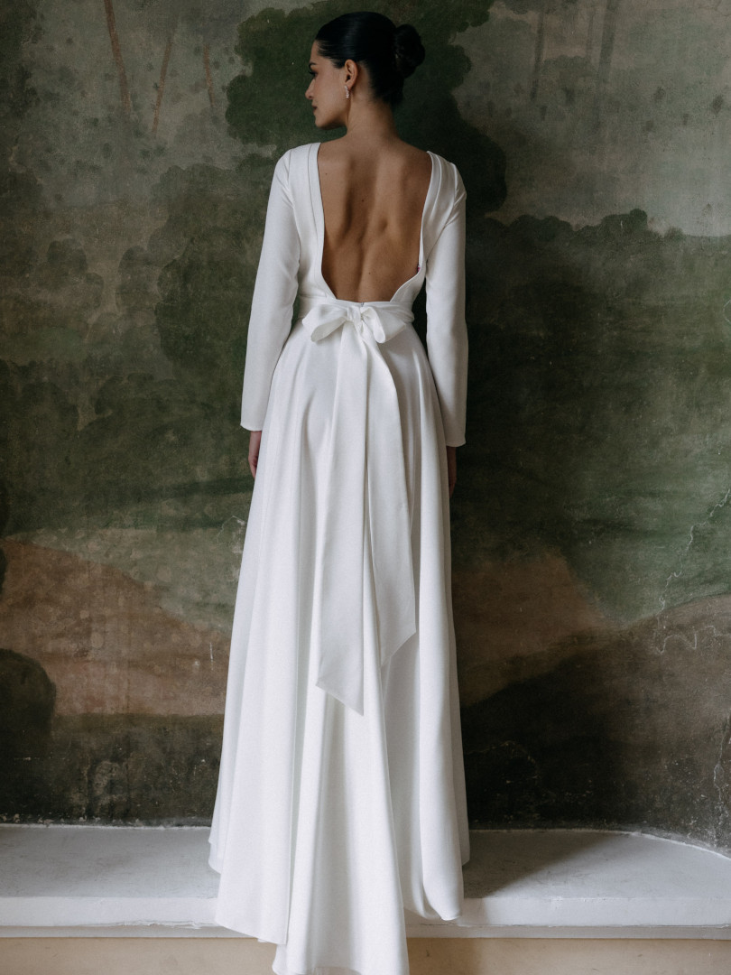 Willow - wedding dress with long sleeves and back neckline - Kulunove image 3
