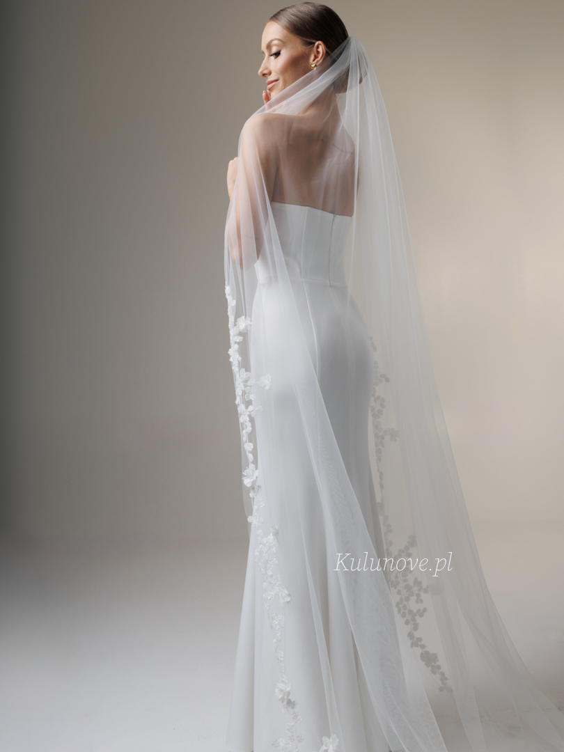 Long glamorous wedding veil with three-dimensional floral embroidery - Kulunove image 1