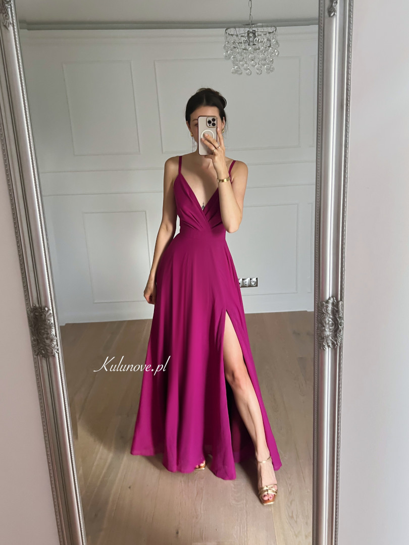 Alruna - simple long flared strapless dress in fuchsia color - Kulunove image 3