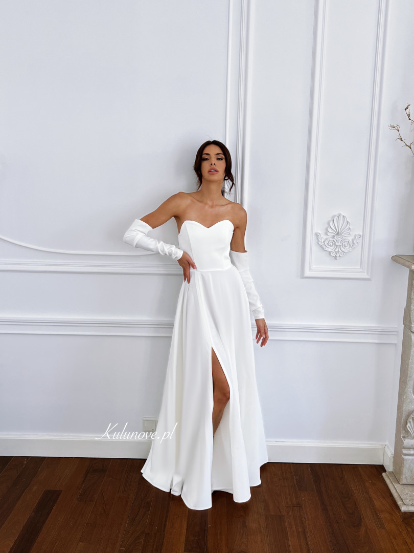 Judith - corseted flared wedding dress in ecru color with additional sleeves - Kulunove image 1