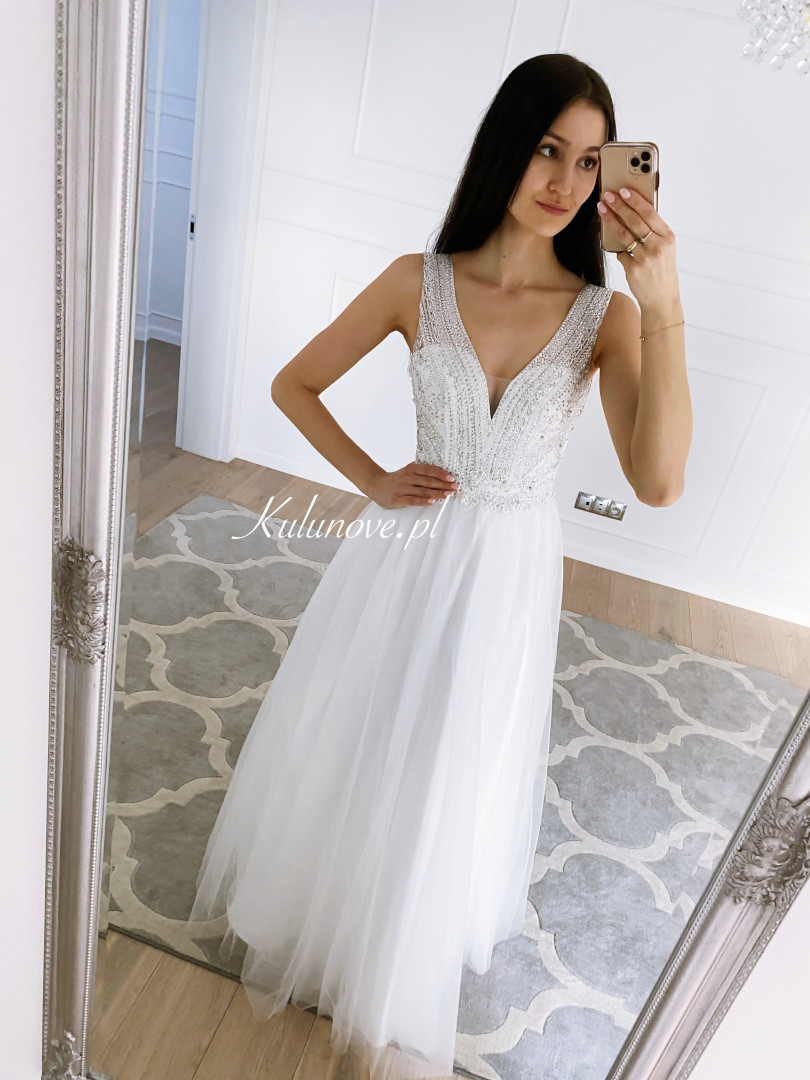 Princess A350 - embroidered wedding dress with a princess cut tulle bottom - Kulunove image 3