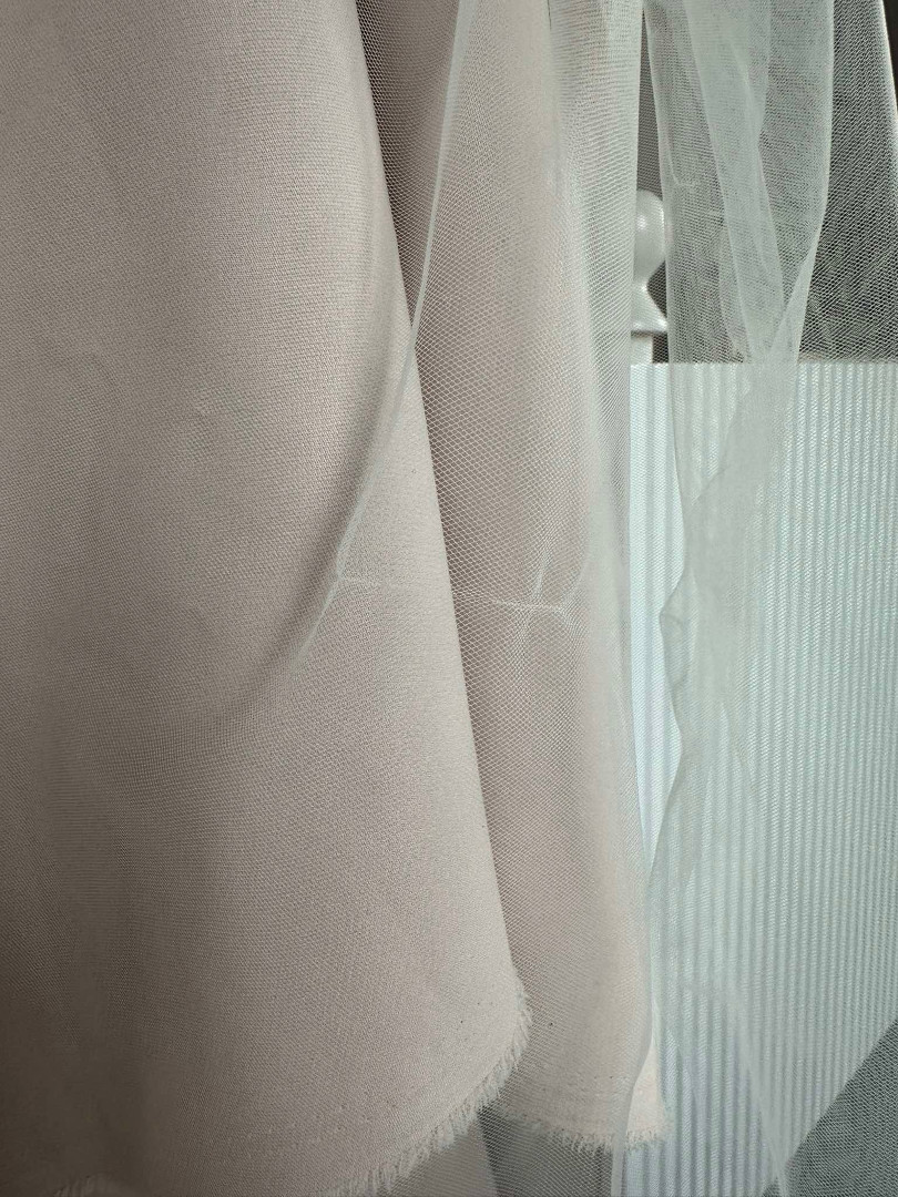 Smooth short wedding veil in cream, ecru A208 - Kulunove image 2