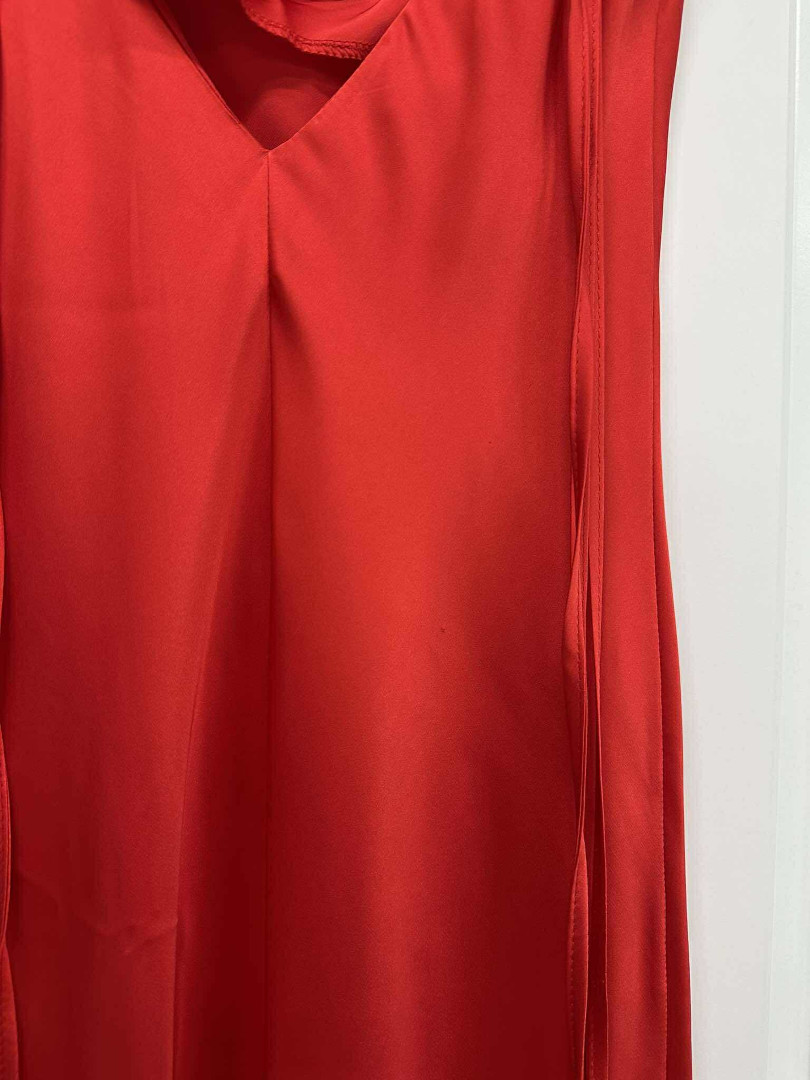 Barcelona A352- red satin midi dress with striking slit - Kulunove image 3