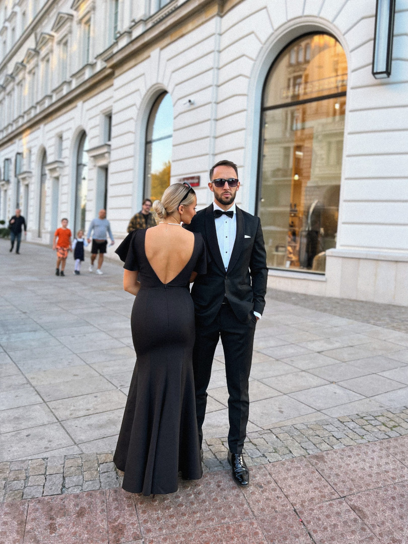 Brenda - black dress with open back with ruffles on the sleeves with a fishtail cut - Kulunove image 1