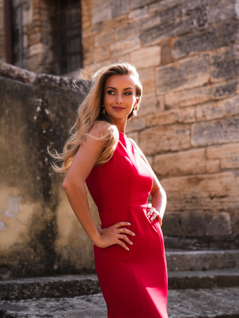 Dakota - red dress of a fitted cut with a striking neckline on the back - Kulunove image 4