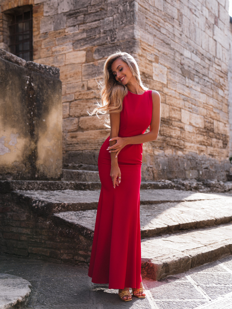 Dakota - red dress of a fitted cut with a striking neckline on the back - Kulunove image 2