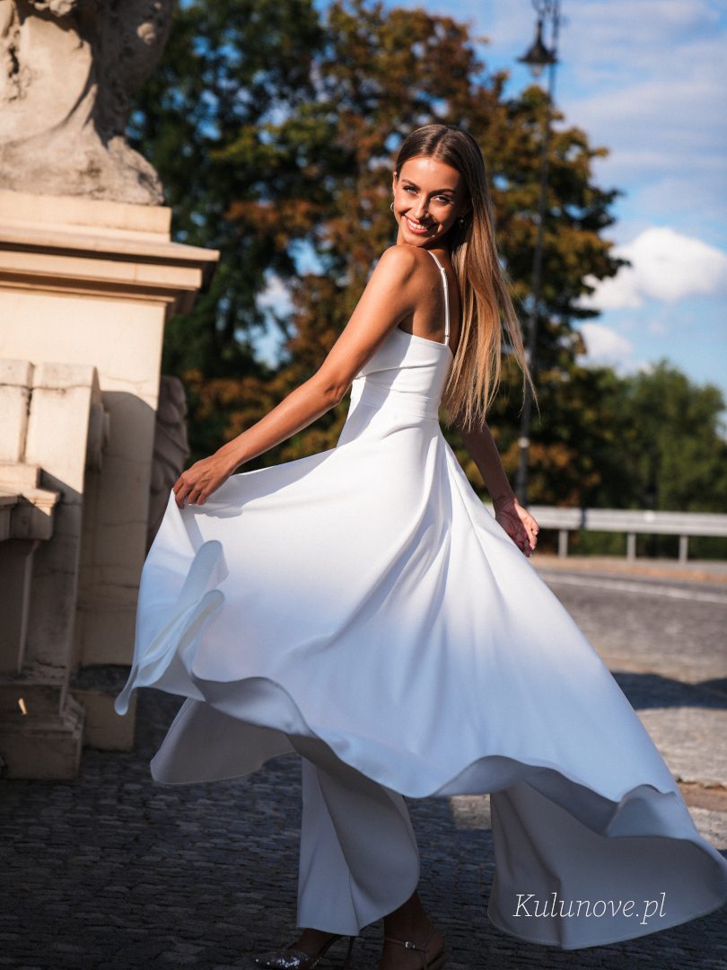 Elisabeth II - simple strapless wedding dress with envelope neckline - Kulunove image 2