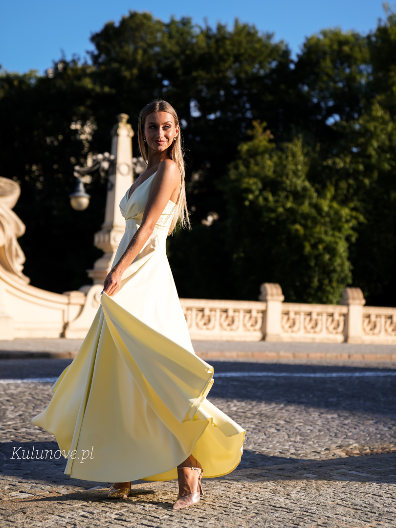 Elisabeth maxi - buttery thin strapless dress with deep neckline - Kulunove image 2