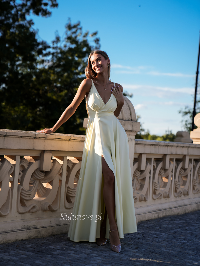 Elisabeth maxi - buttery thin strapless dress with deep neckline - Kulunove image 3