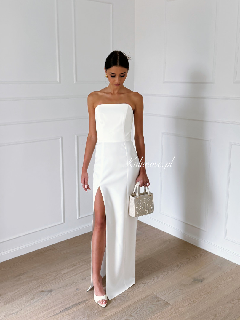 Emily - minimalist wedding dress in ecru color with simple corset top and leg slit - Kulunove image 3