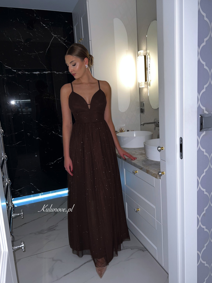 Esteris - long, shiny chocolate colored dress with tied back - Kulunove image 3