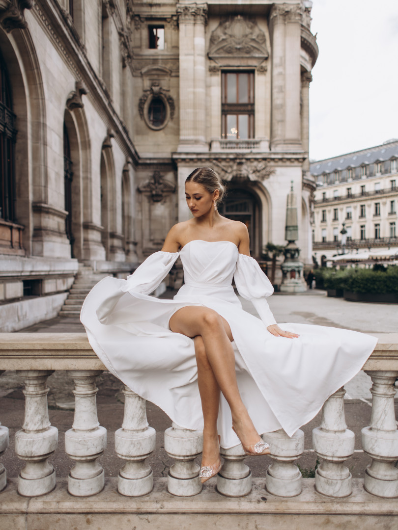 Antoinette - simple wedding dress with buffets - Kulunove image 2