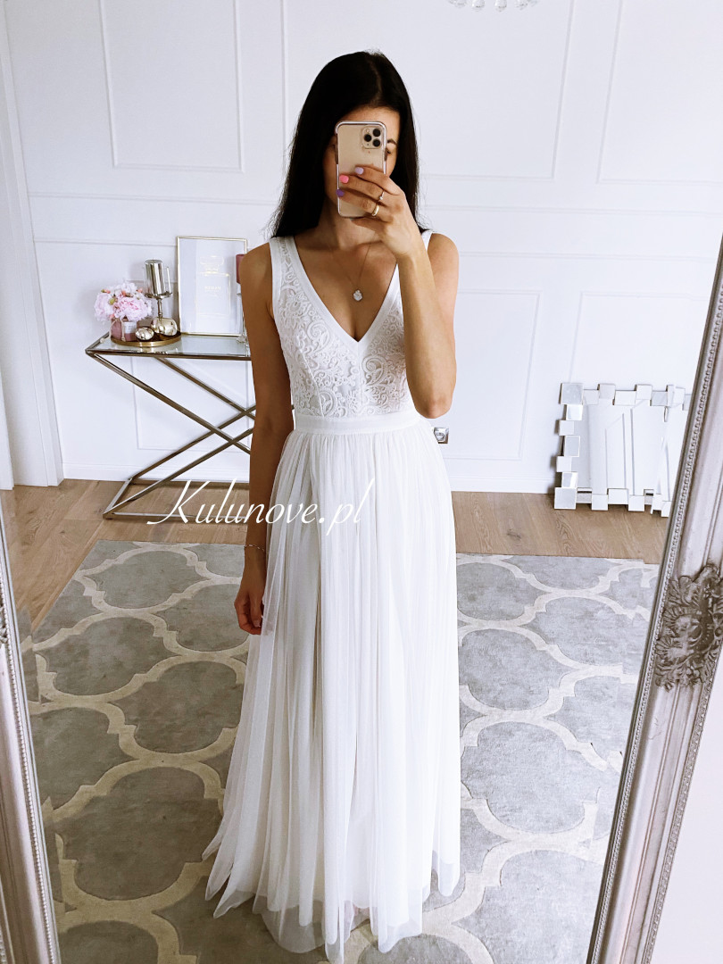 Agnes - airy wedding dress with embossing on the bodice - Kulunove image 1