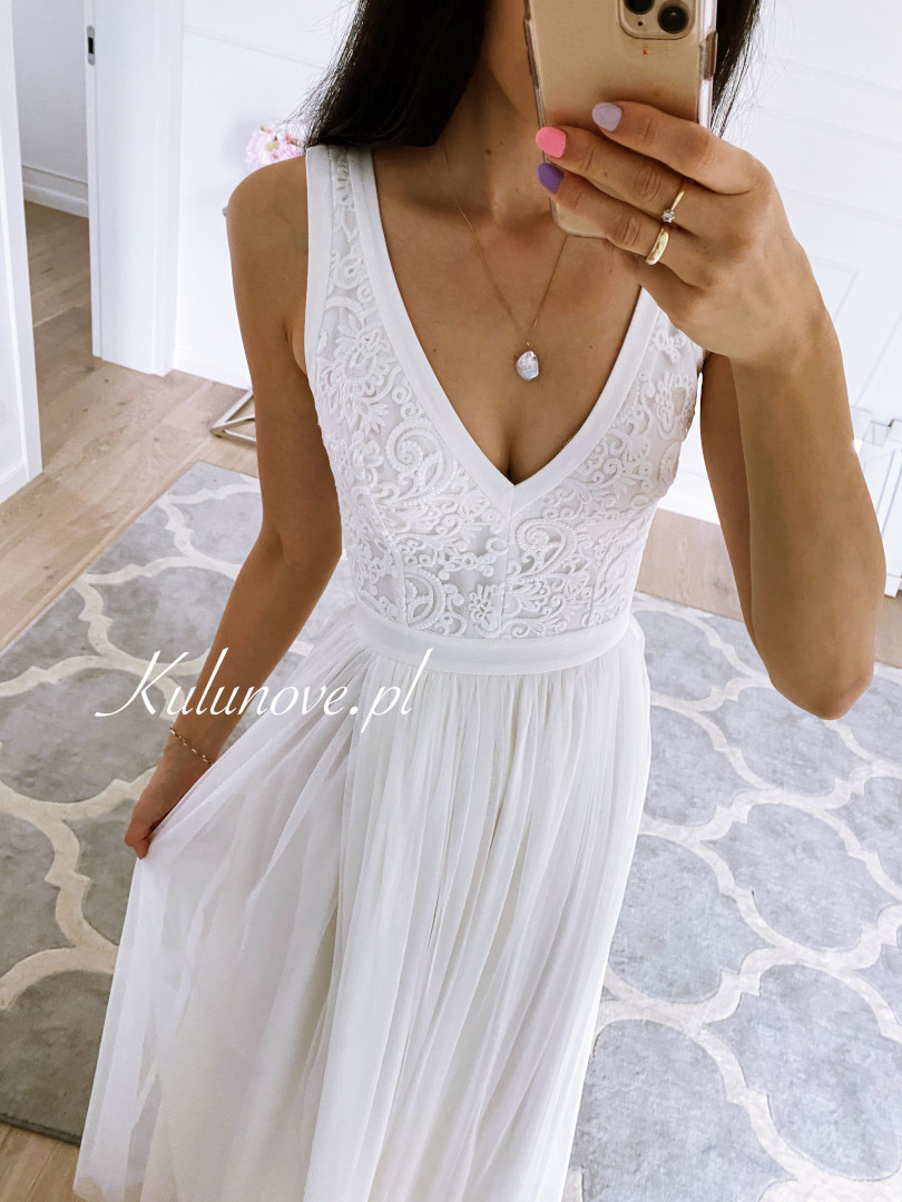 Agnes - airy wedding dress with embossing on the bodice - Kulunove image 2