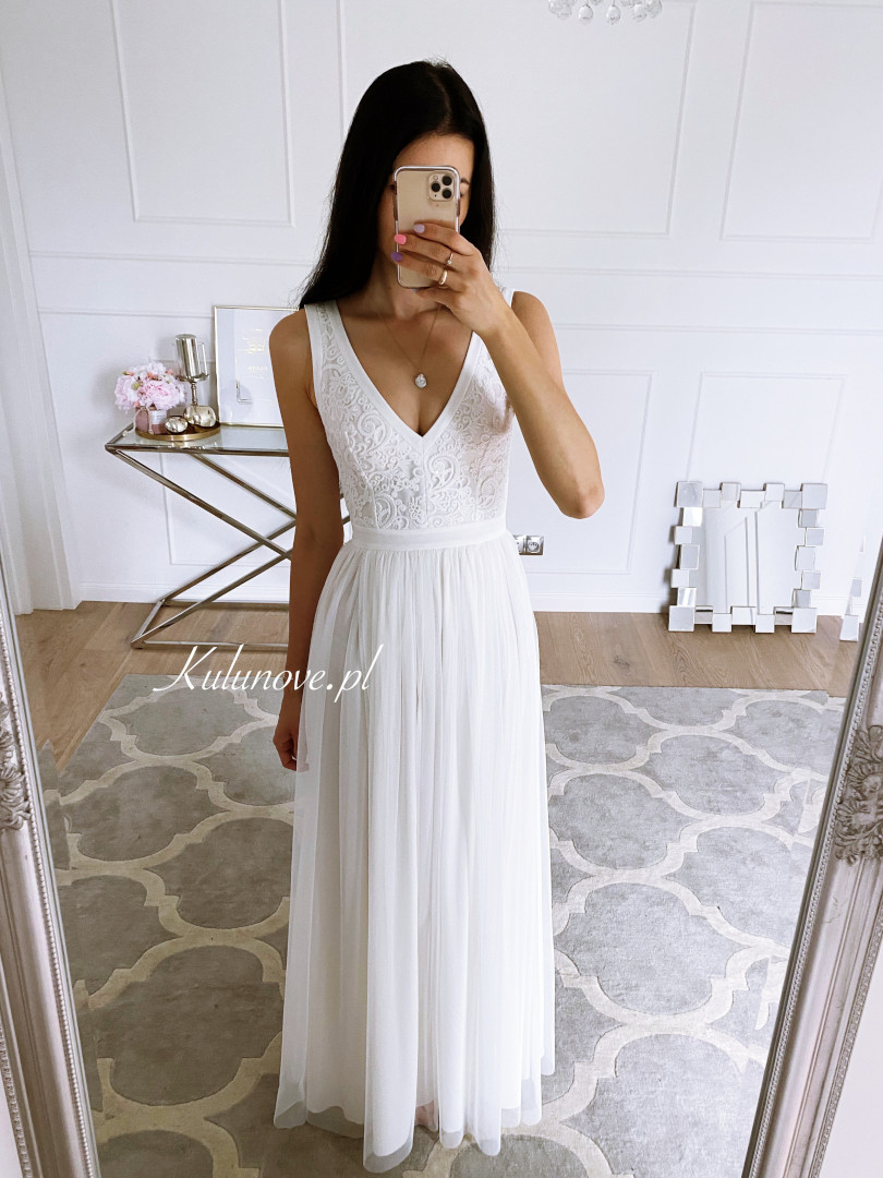 Agnes - airy wedding dress with embossing on the bodice - Kulunove image 4