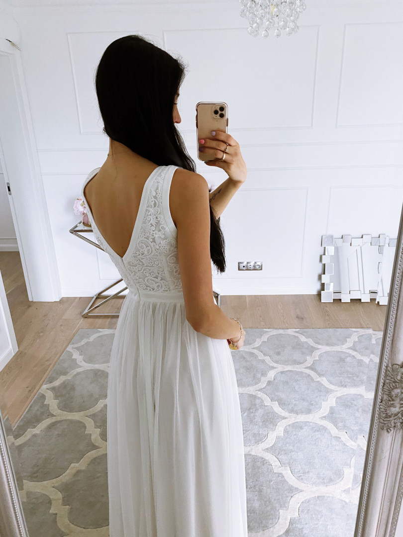 Agnes - airy wedding dress with embossing on the bodice - Kulunove image 3