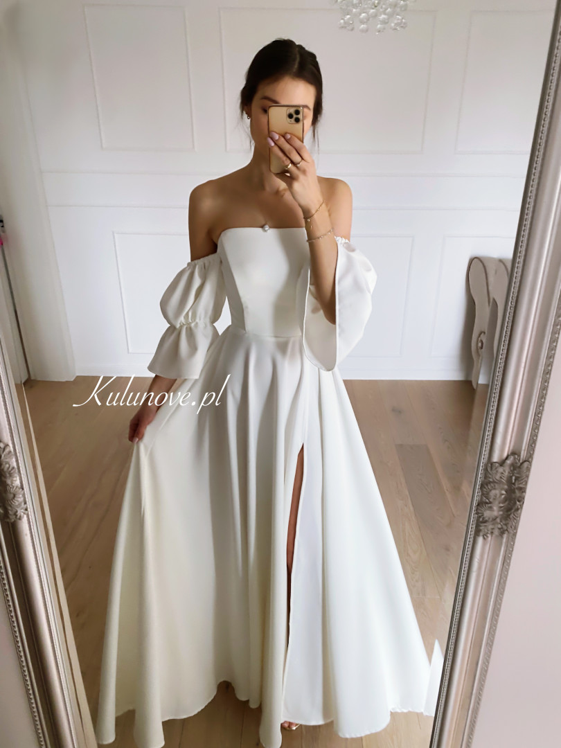 Seniorita - cream-colored gown with falling sleeves - Kulunove image 4