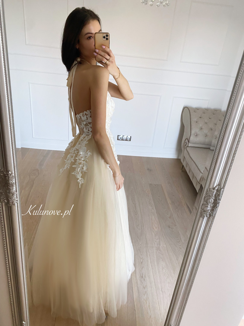 Sisi - cream colored wedding dress decorated with white lace - Kulunove image 4