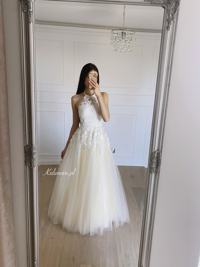 Sisi - cream colored wedding dress decorated with white lace - Kulunove image 1