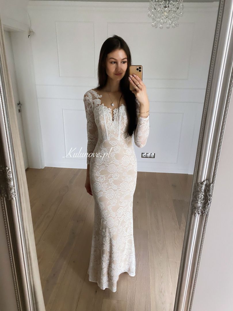 Gianna - fitted lace wedding dress in a fishtail shape with long sleeves - Kulunove image 4