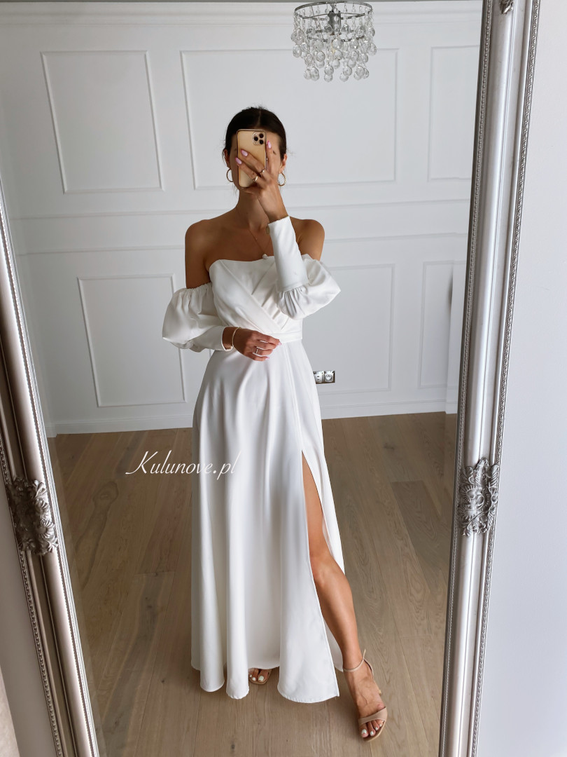 Antoinette - simple wedding dress with buffets - Kulunove image 4