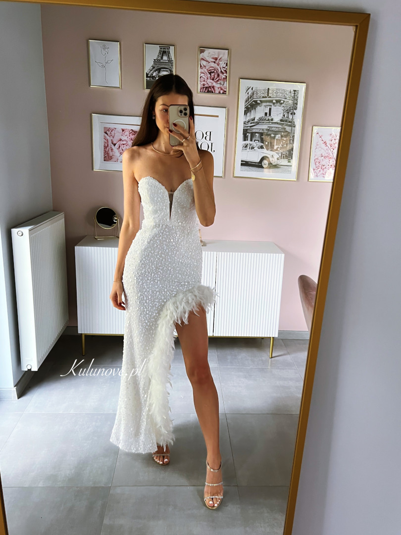 Monroe - asymmetrical sequin white dress with feathers and open shoulders - Kulunove image 2