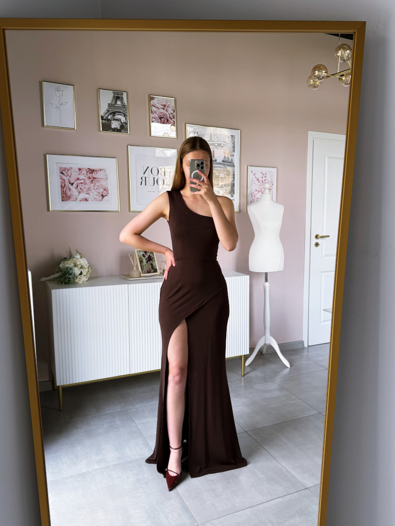 Filadelfia - long simple chocolate one shoulder dress with leg slit - Kulunove image 1