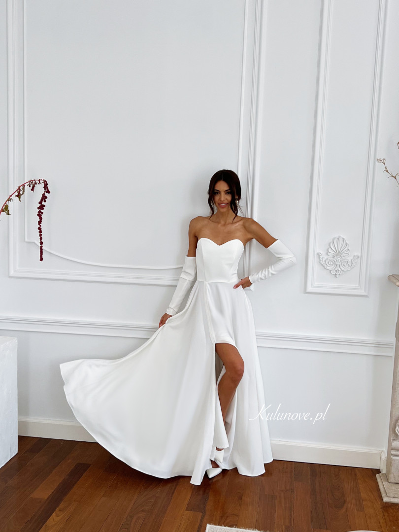 Judith - corseted flared wedding dress in ecru color with additional sleeves - Kulunove image 2