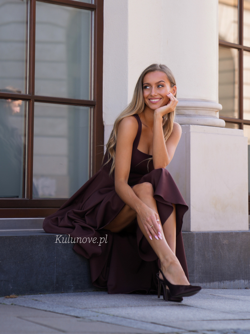 Karlie midi - chocolate midi strapless dress with a straight neckline - Kulunove image 4
