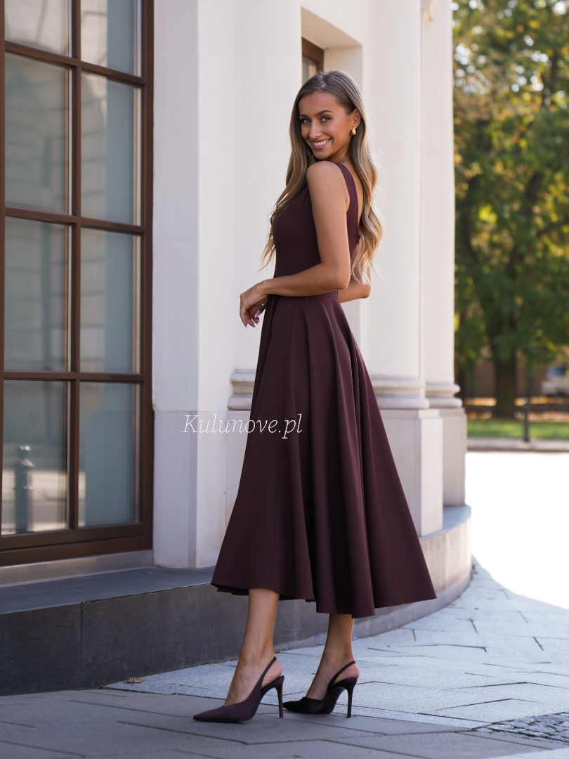 Karlie midi - chocolate midi strapless dress with a straight neckline - Kulunove image 3
