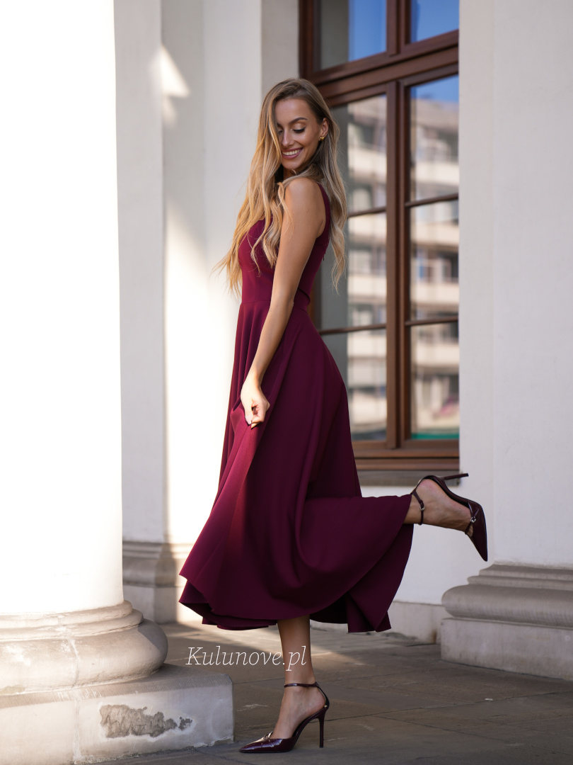Karlie midi - burgundy dress with fitted strapless top and flared midi length bottom - Kulunove image 3