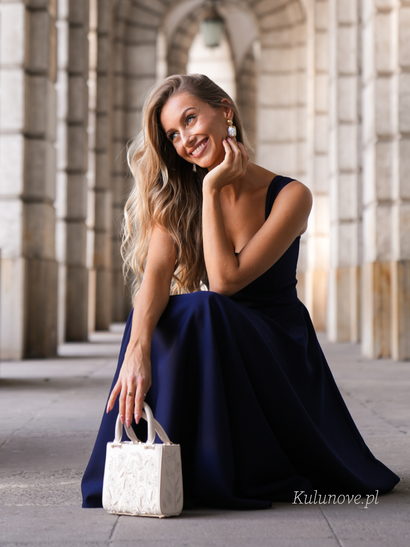 Karlie midi - navy blue strapless midi dress with square neckline - Kulunove image 3