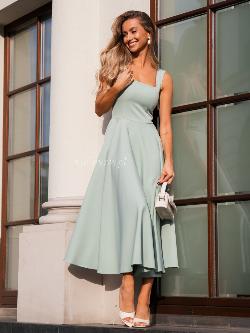 Karlie midi - classic sage colored midi dress with karo neckline on thicker straps - Kulunove image 4