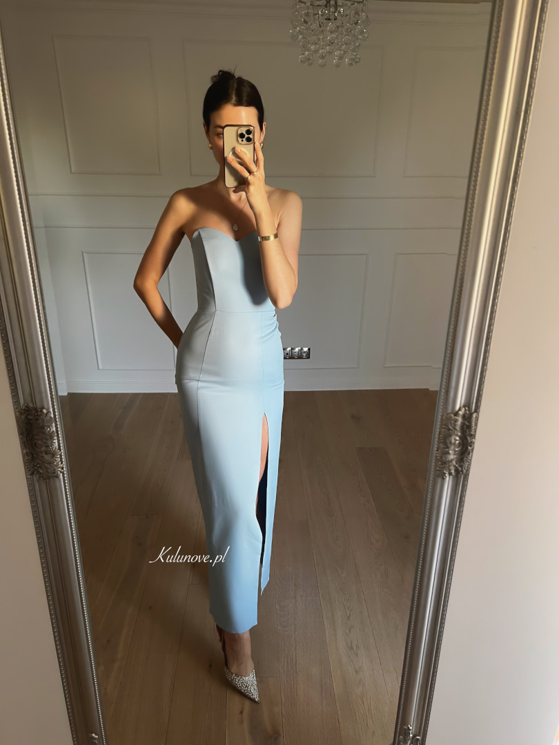 Leandra blue - pencil long dress with heart neckline and open shoulders - Kulunove image 4