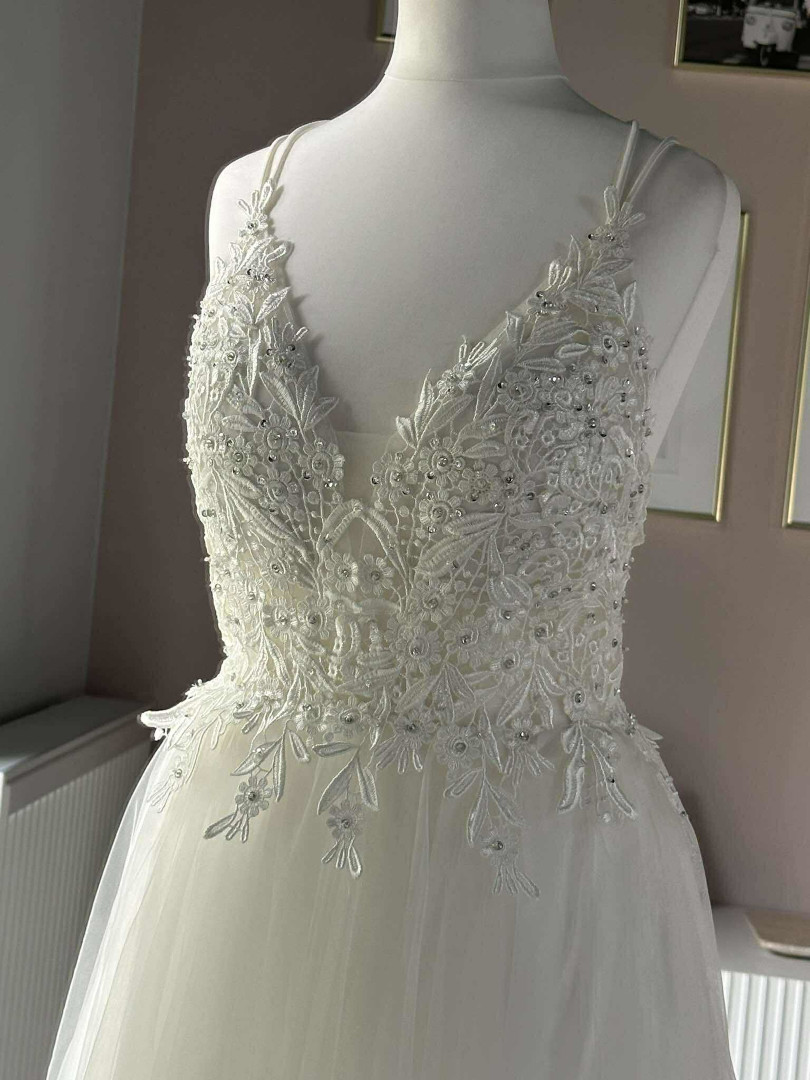 Airy tulle wedding dress with lace top A361 - Kulunove image 2