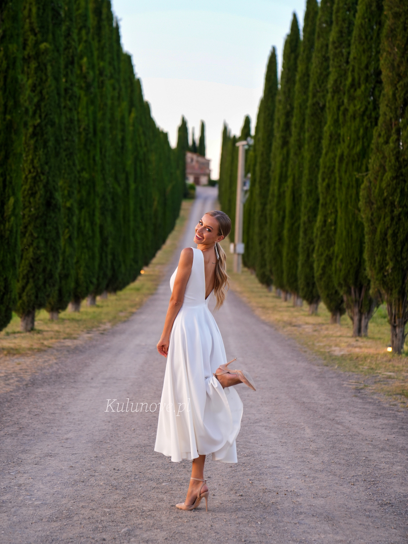 Prima - white midi dress with halter neckline and deep back neckline - Kulunove image 1