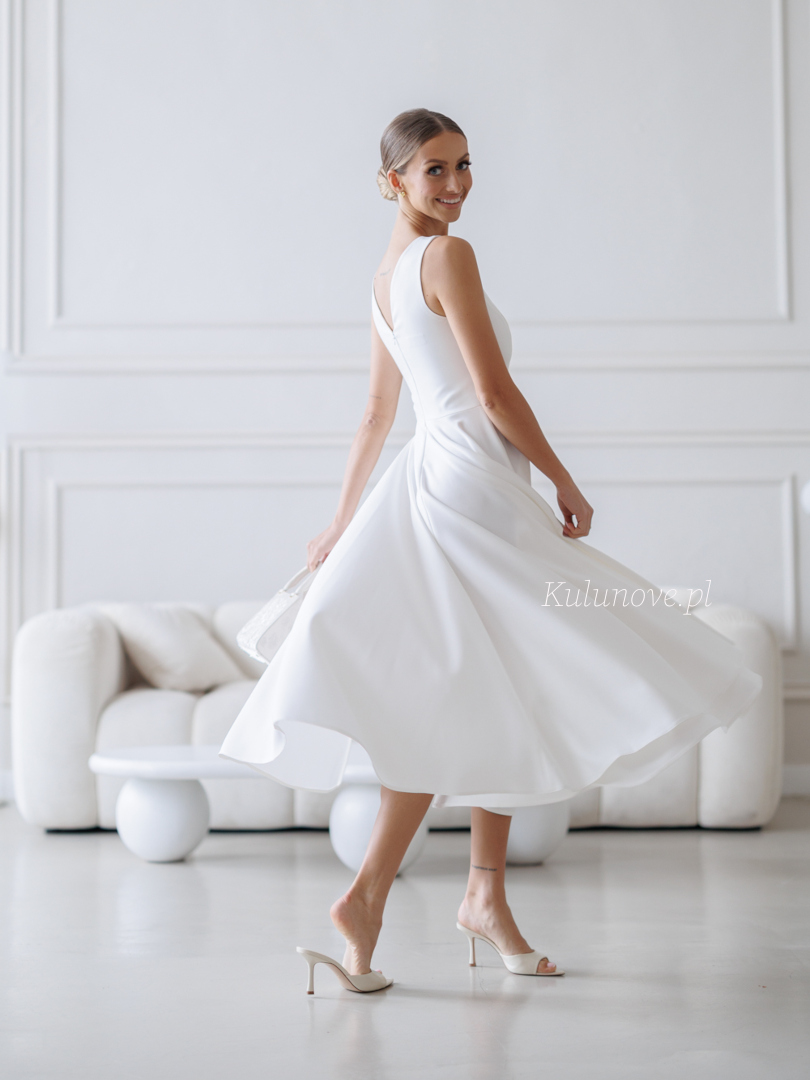 Nora midi - simple wedding dress in ecru color with halter neckline - Kulunove image 3