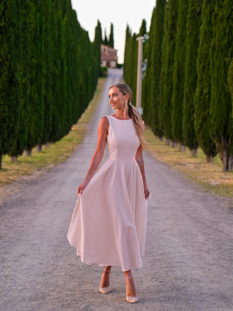 Prima - built-in light beige midi length dress with back neckline - Kulunove image 1