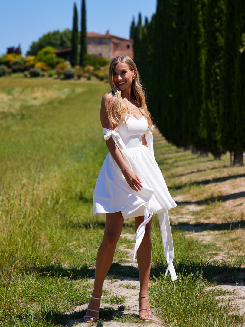 Scarlet - mini wedding dress with shoulder ties and heart neckline - Kulunove image 4