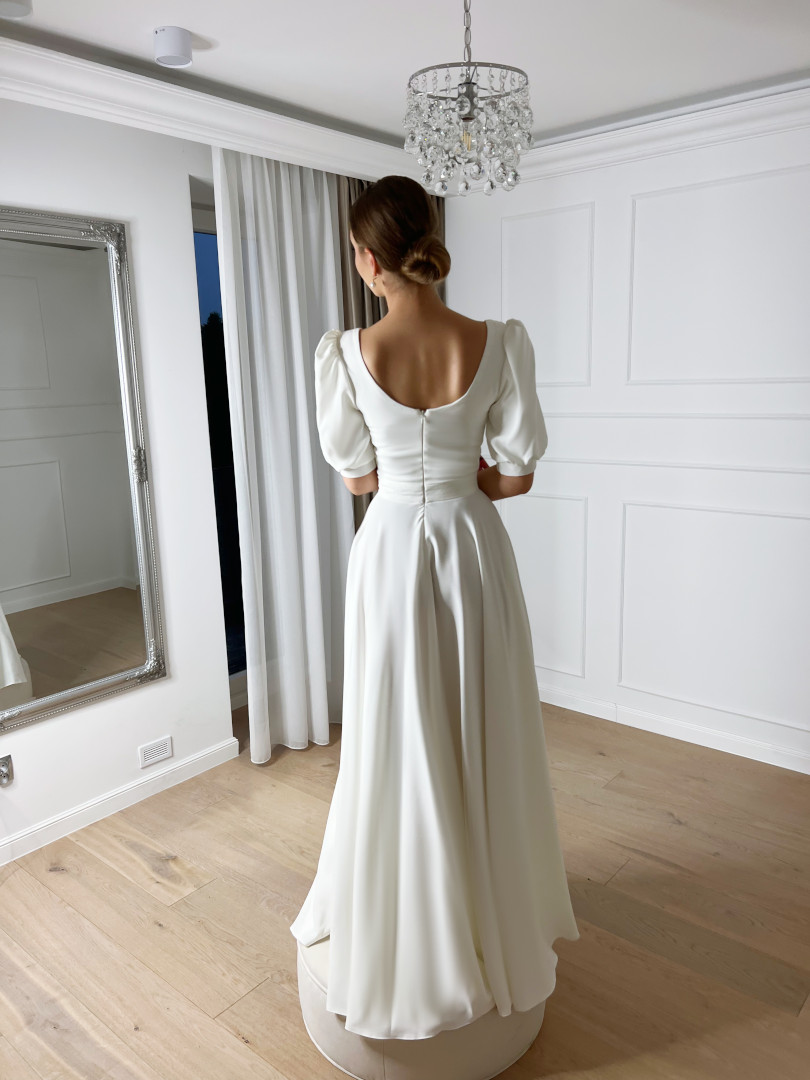 Snow White maxi - short-sleeved wedding dress with buffets sewn on a wide circle - Kulunove image 3