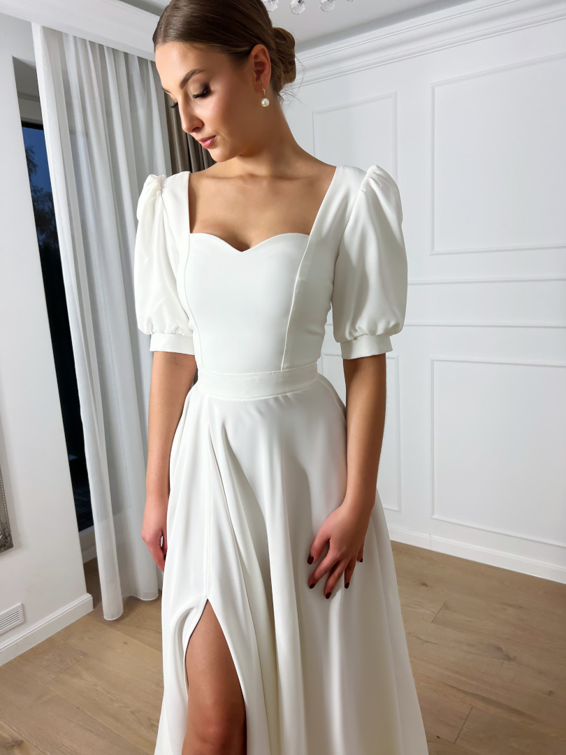 Snow White maxi - short-sleeved wedding dress with buffets sewn on a wide circle - Kulunove image 2