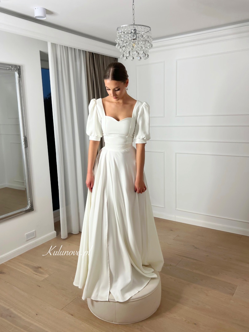 Snow White maxi - short-sleeved wedding dress with buffets sewn on a wide circle - Kulunove image 1