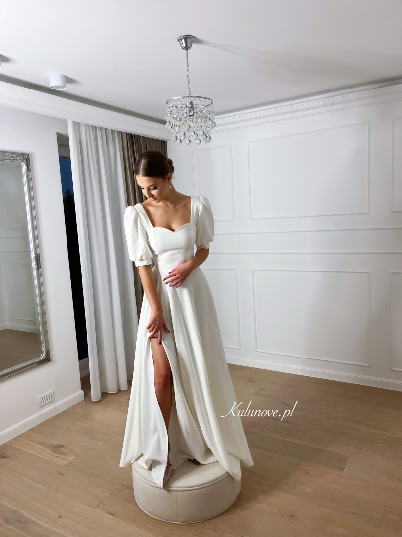 Snow White maxi - short-sleeved wedding dress with buffets sewn on a wide circle - Kulunove image 4