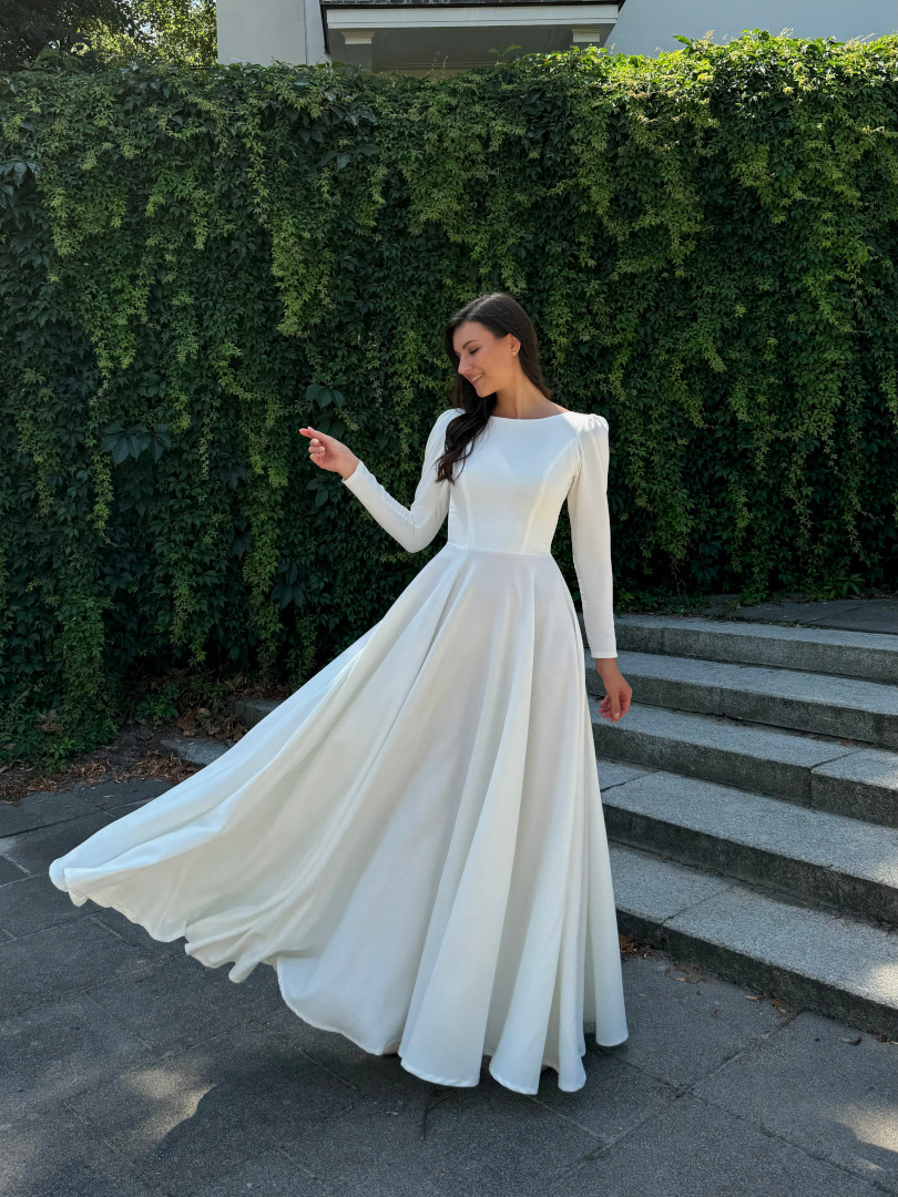 Snow - long sleeve wedding dress on a wide circle - Kulunove image 4