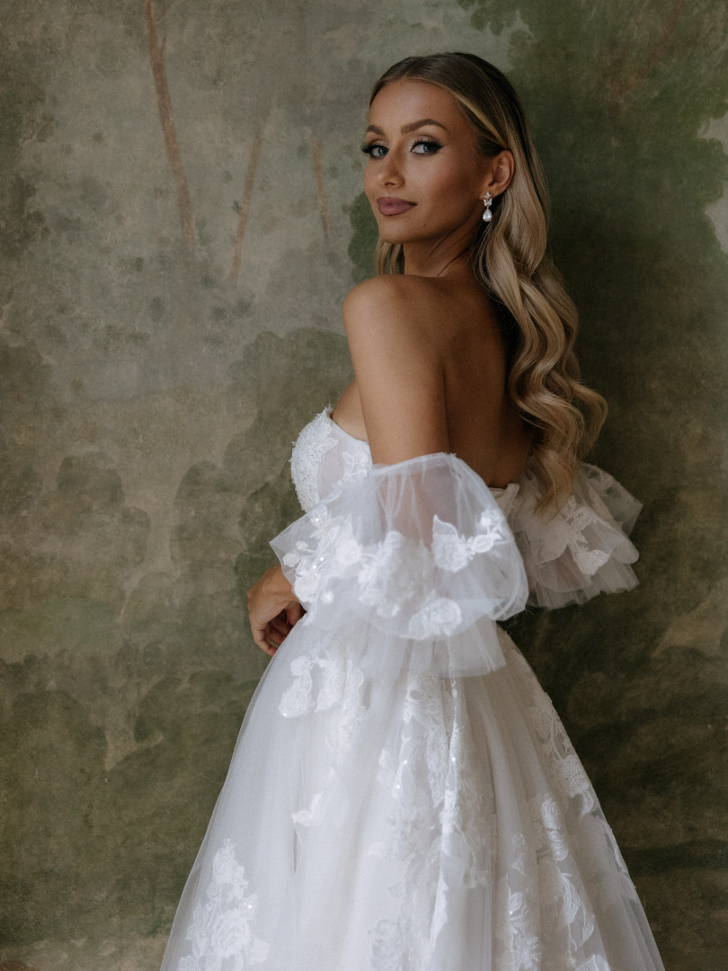 Mariposa - premium richly embellished wedding dress with extra sleeves - Kulunove image 2