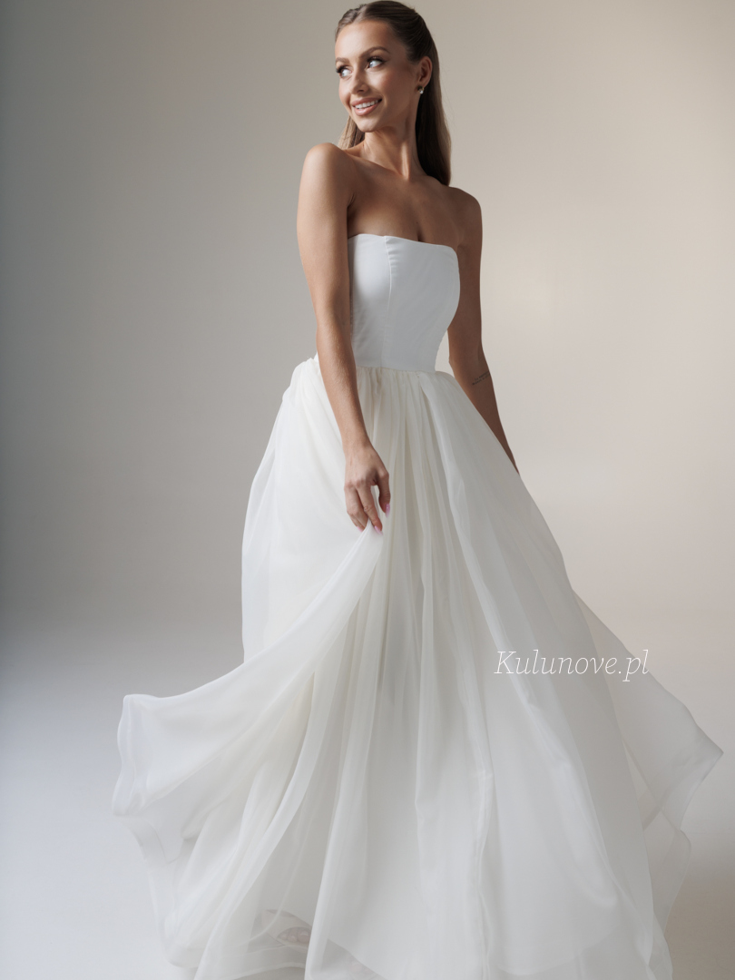 Bonnie - romantic chiffon gown with tie at the back - Kulunove image 2