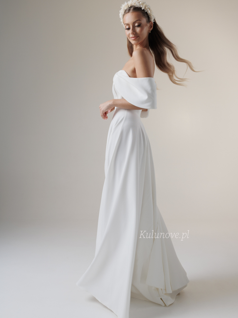 Abby - long ecru wedding dress with Spanish style neckline with leg slit - Kulunove image 2