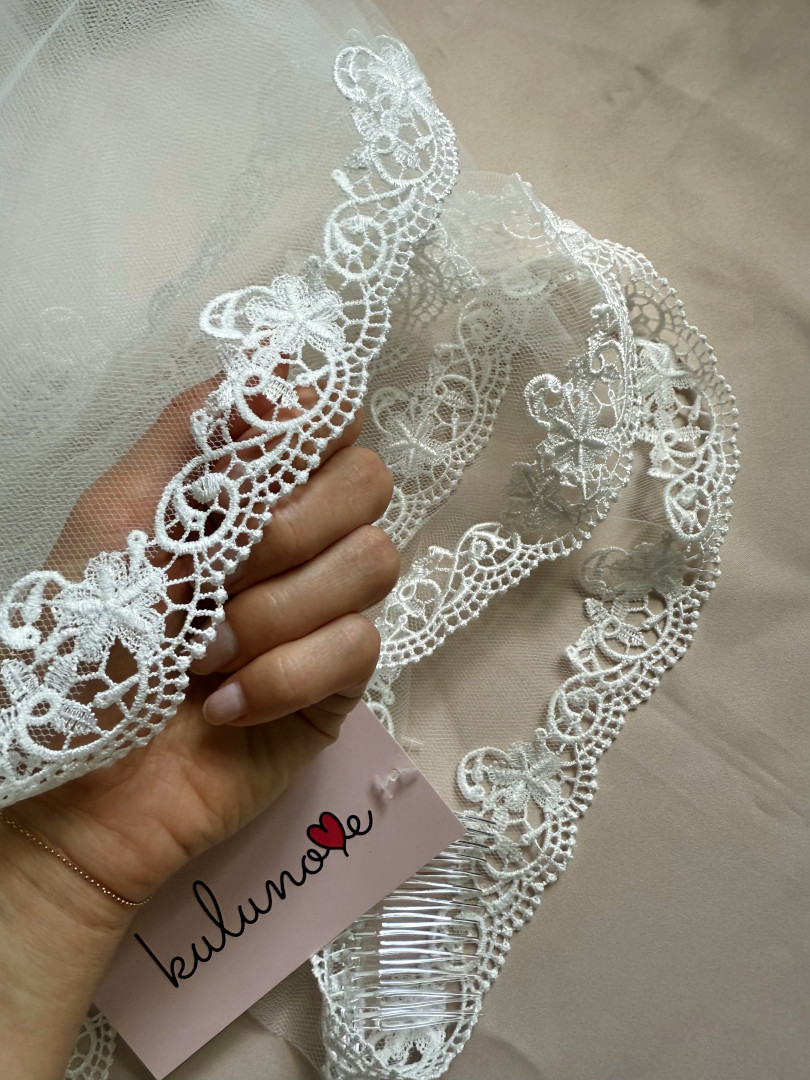 Spanish medium length veil with lace edges - Kulunove image 3