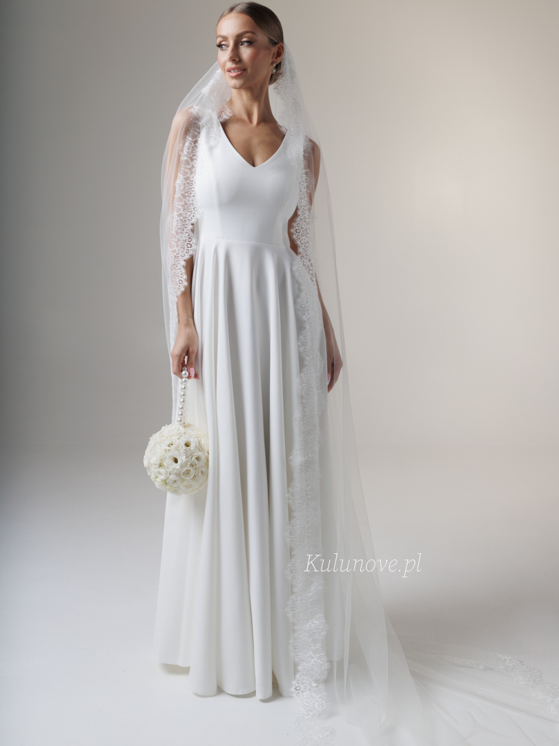 Cathedral wedding veil decorated with French lace - Kulunove image 3